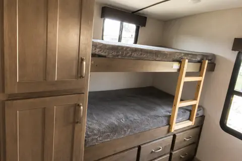 Luna's Astoria 3230BHS Travel Trailer (Delivery only)