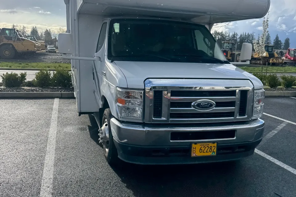 Mohammed's Thor Motor Coach Four winds Class C