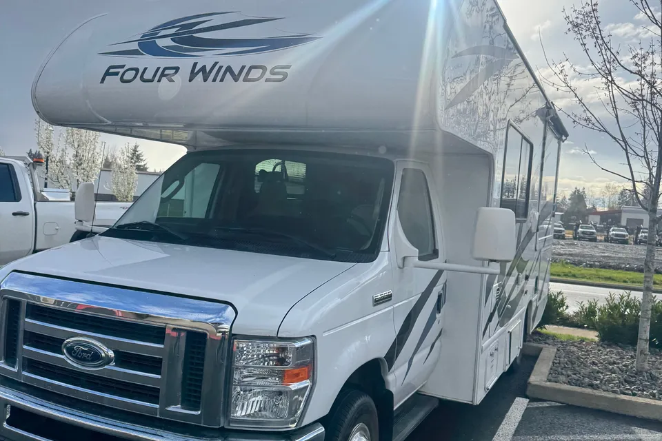 Mohammed's Thor Motor Coach Four winds Class C