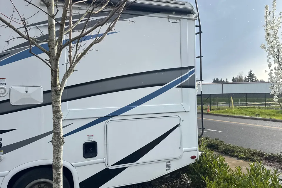 Mohammed's Thor Motor Coach Four winds Class C
