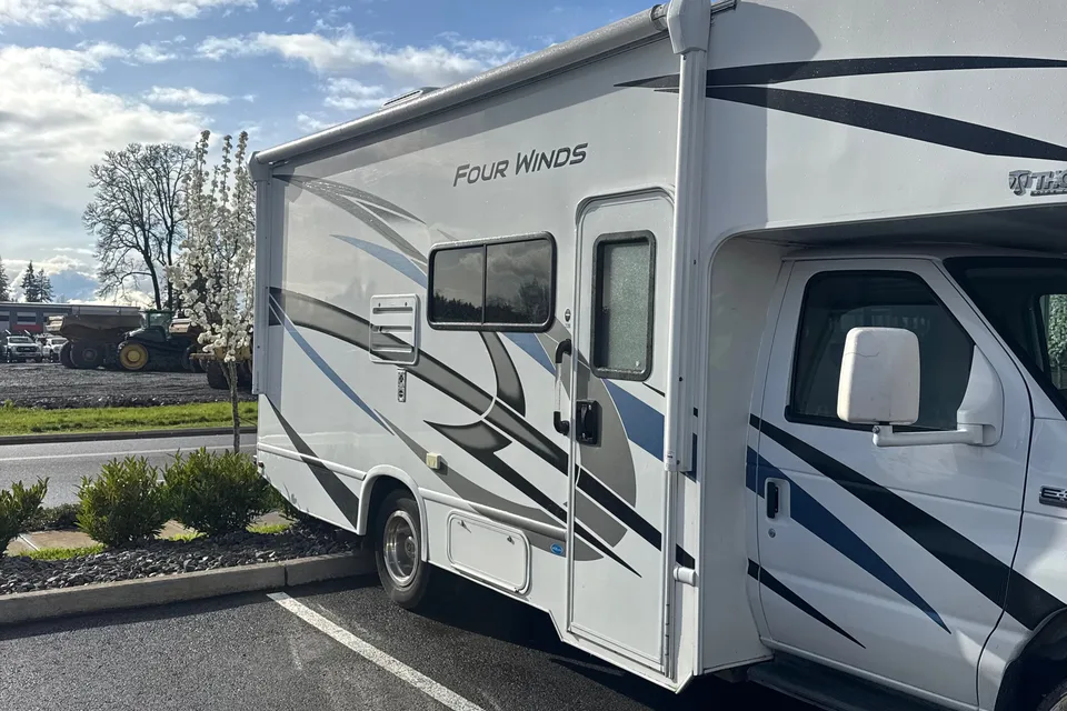 Mohammed's Thor Motor Coach Four winds Class C