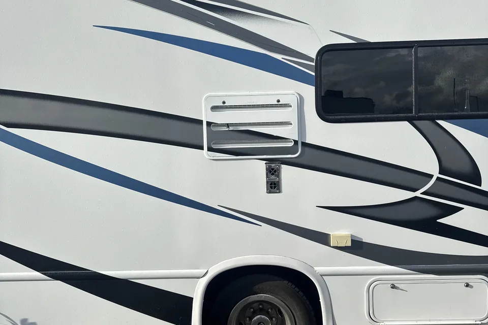 Mohammed's Thor Motor Coach Four winds Class C