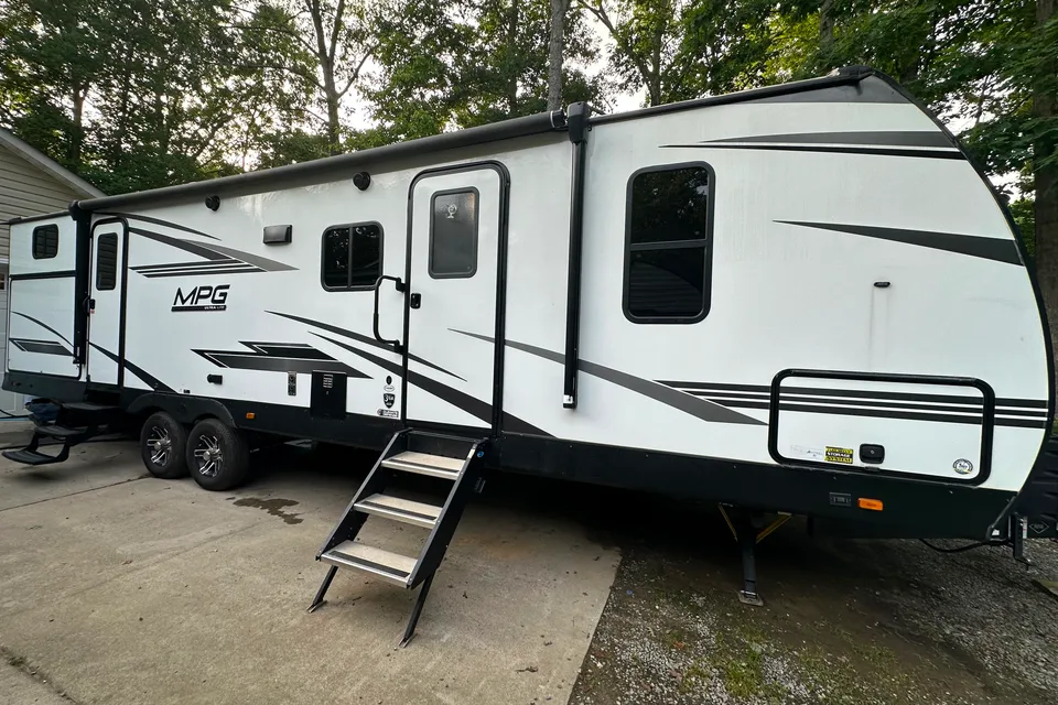Cruiser RV MPG Ultra Lite 3100 BH Travel Trailer