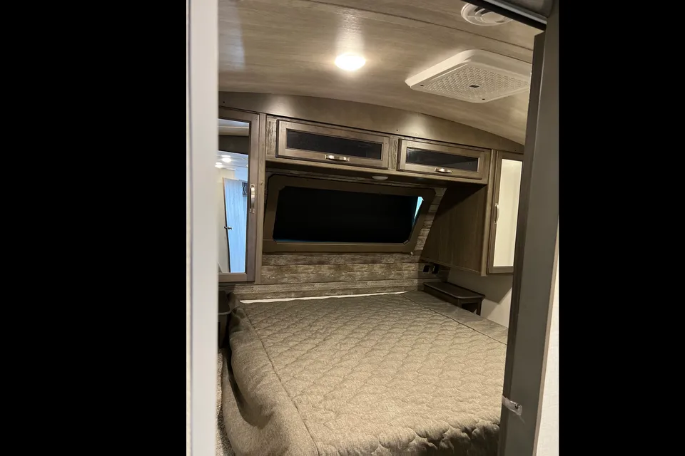 vernon's Keystone Cougar 26RBS Travel Trailer