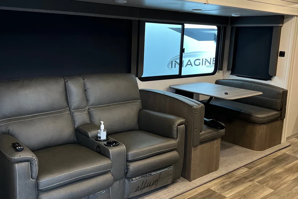vernon's Keystone Cougar 26RBS Travel Trailer