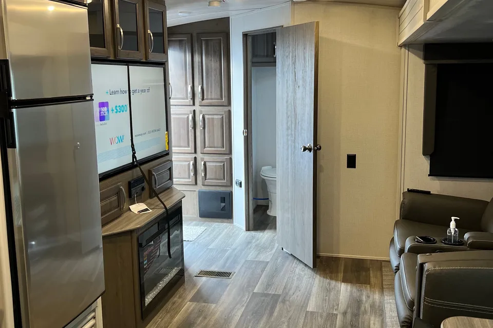 vernon's Keystone Cougar 26RBS Travel Trailer