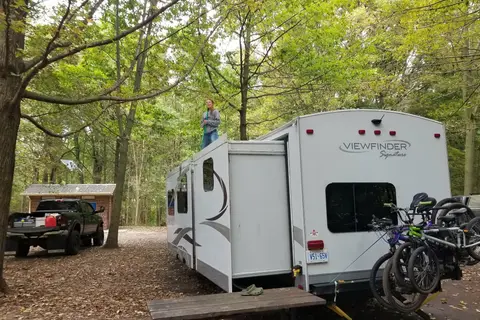 Cedar & Stone 32’ Viewfinder RV VS32KIBH Travel Trailer