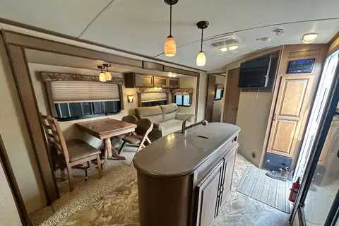Cedar & Stone 32’ Viewfinder RV VS32KIBH Travel Trailer