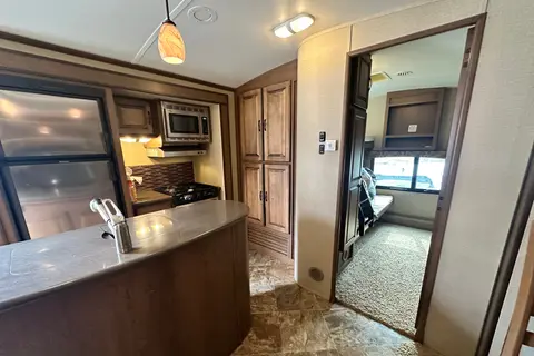 Cedar & Stone 32’ Viewfinder RV VS32KIBH Travel Trailer