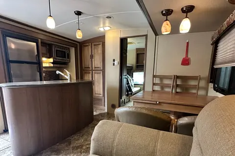 Cedar & Stone 32’ Viewfinder RV VS32KIBH Travel Trailer