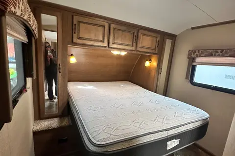 Cedar & Stone 32’ Viewfinder RV VS32KIBH Travel Trailer