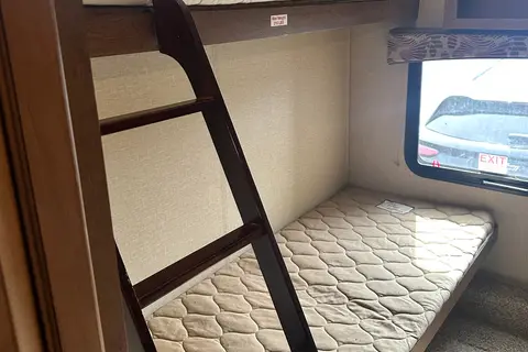 Cedar & Stone 32’ Viewfinder RV VS32KIBH Travel Trailer