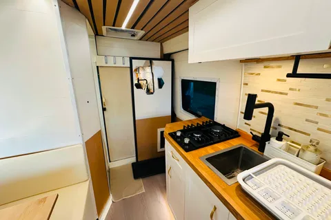 Millie - 2016 Promaster 3500 Campervan Extended/High Roof Off The Gird