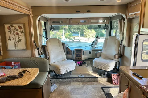 gary's Thor Motor Coach Windsport Class A