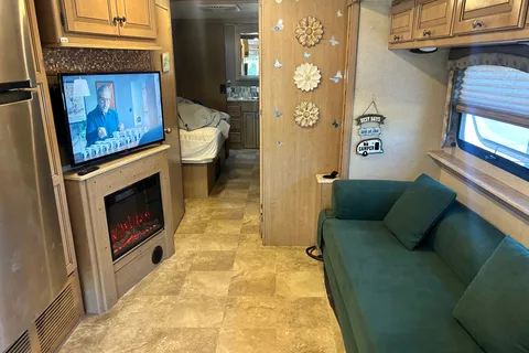 gary's Thor Motor Coach Windsport Class A