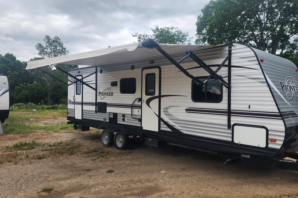Dave's Pioneer BH270 Travel Trailer