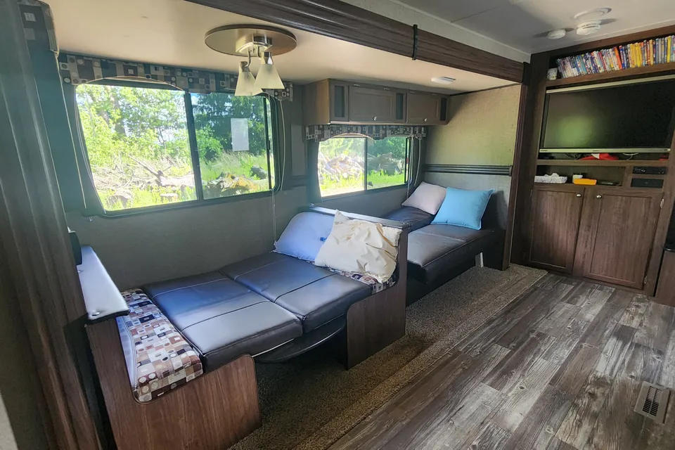 Dave's Pioneer BH270 Travel Trailer
