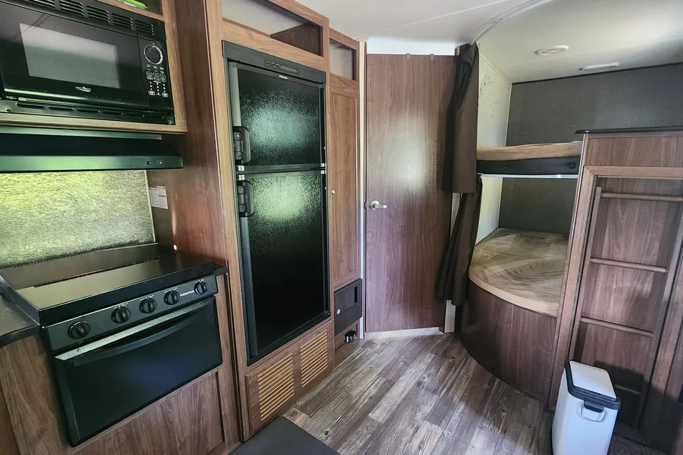 Dave's Pioneer BH270 Travel Trailer