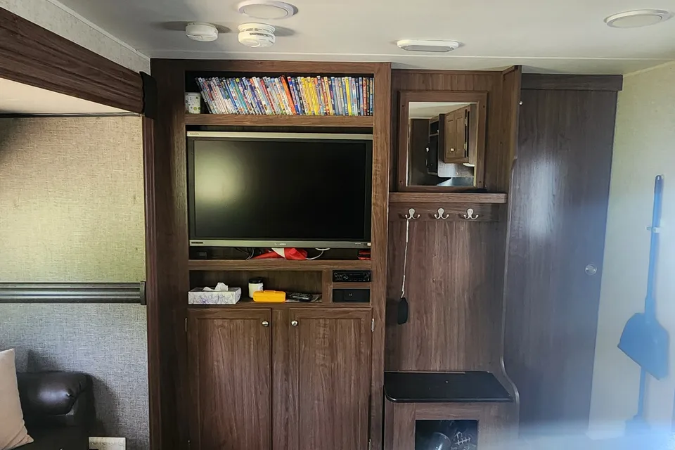 Dave's Pioneer BH270 Travel Trailer