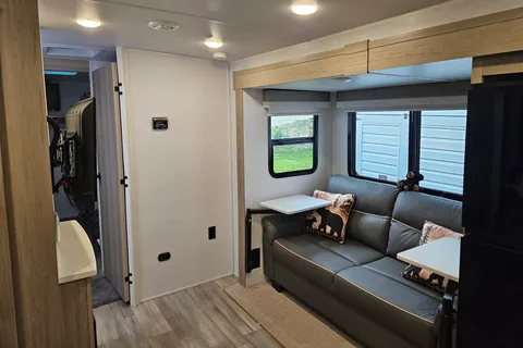 Bear Hug Retreat - Your comfy home away from home!