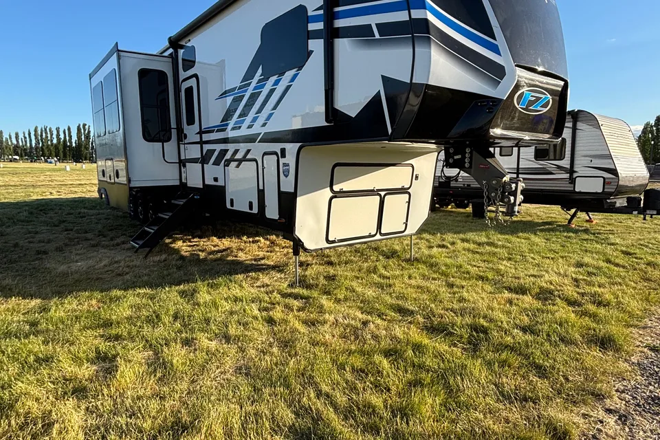 Omar's Keystone 419 gooseneck