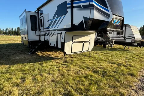 Omar's Keystone 419 gooseneck