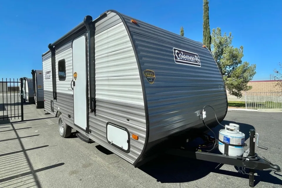 Yamil's Coleman Lantern lt Travel Trailer