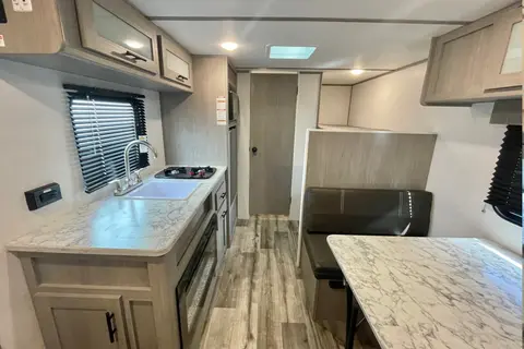 Yamil's Coleman Lantern lt Travel Trailer