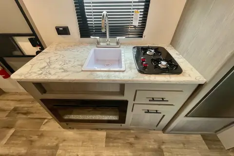 Yamil's Coleman Lantern lt Travel Trailer