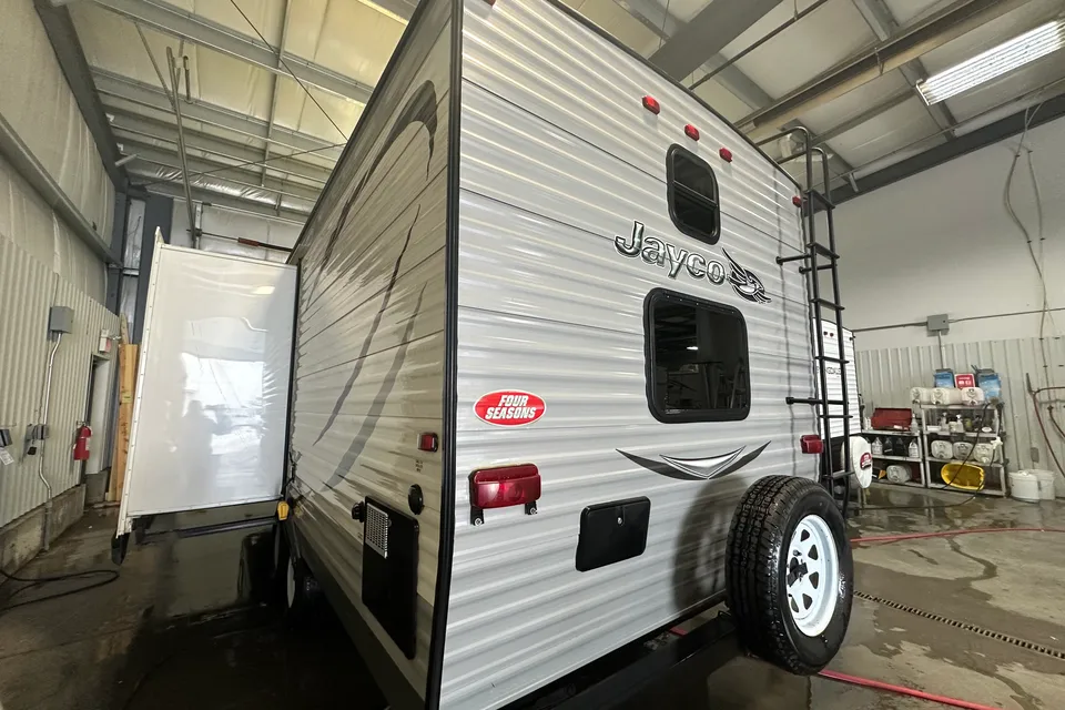 EM Jay flight 23 MBH Travel Trailer