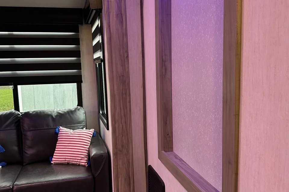 2021 Arctic Wolf 287BH Fifth Wheel, Sleeps up to 10!