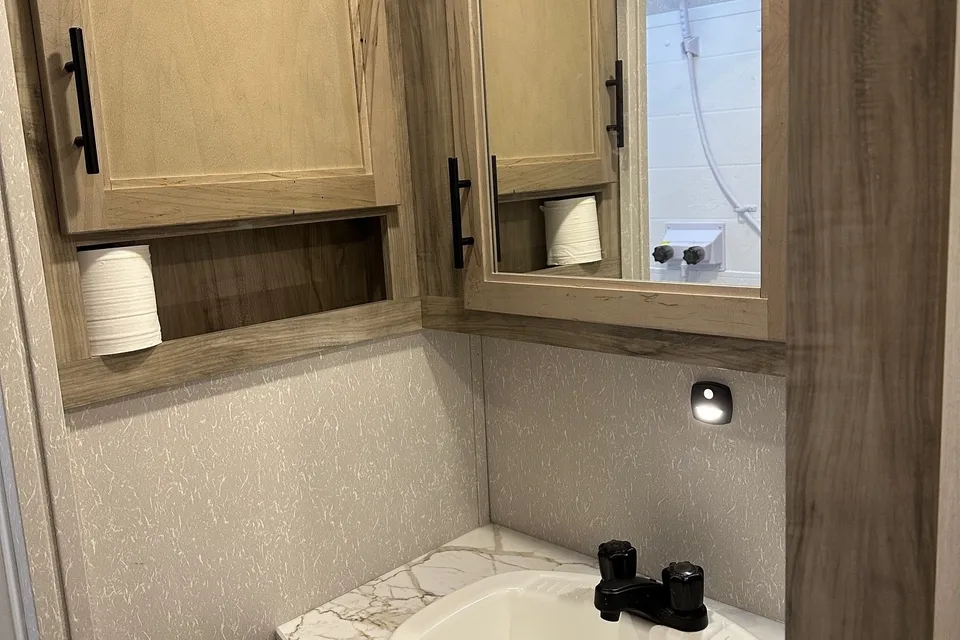 2021 Arctic Wolf 287BH Fifth Wheel, Sleeps up to 10!