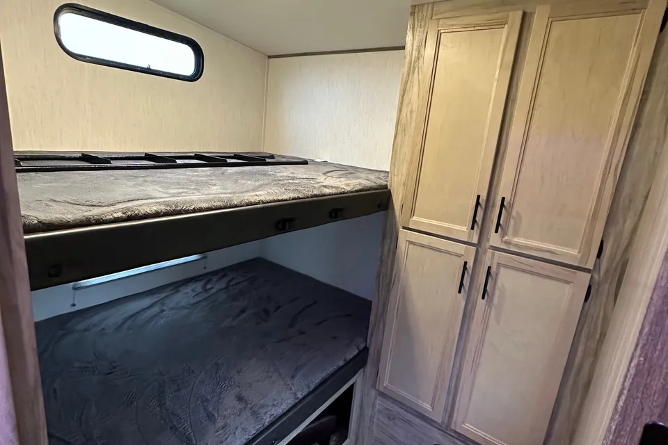2021 Arctic Wolf 287BH Fifth Wheel, Sleeps up to 10!