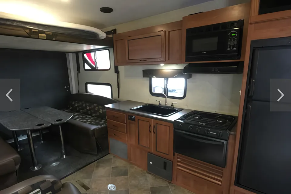 [18] Stress Free RVs - 2014  Toy Hauler - 2 Power Lift Beds