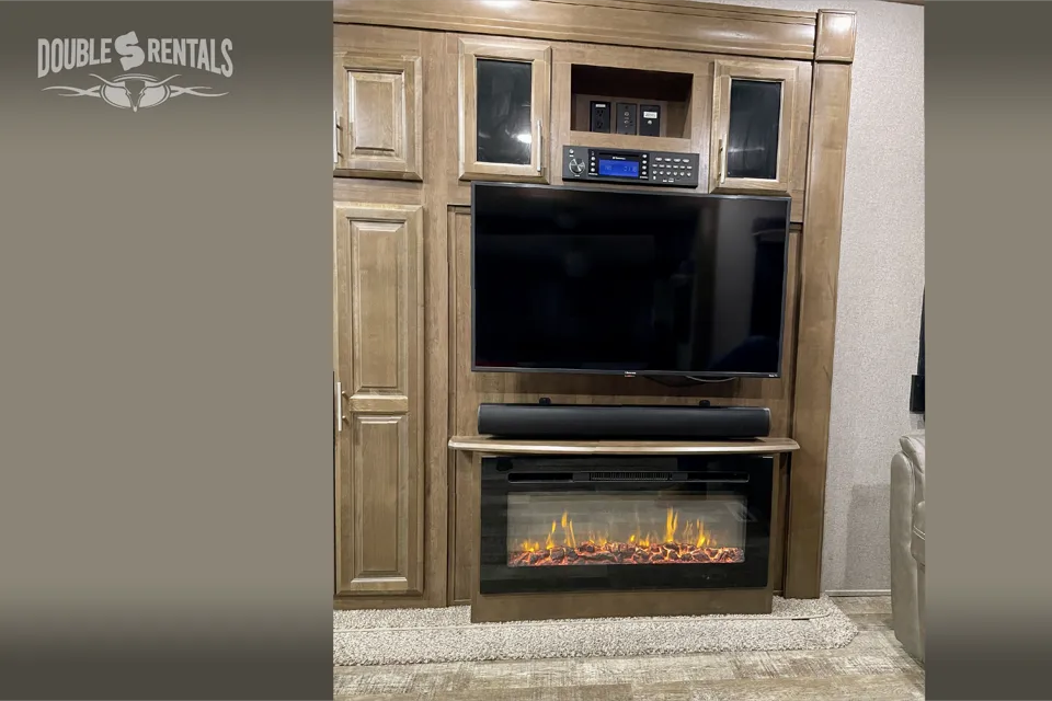 SIGNATURE w/ Private Master, Kitchen Island, Elec Fireplace & Outdoor Kitchen