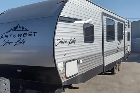 SilverLake 2 w/ Bunks: Delivery Available ($85)Fully Equipped: No Prep Fee