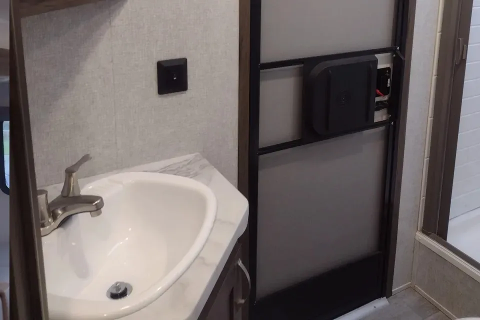 SilverLake 2 w/ Bunks: Delivery Available ($85)Fully Equipped: No Prep Fee