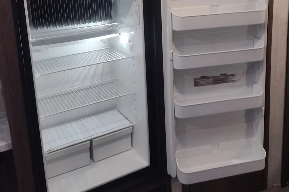 SilverLake 2 w/ Bunks: Delivery Available ($85)Fully Equipped: No Prep Fee