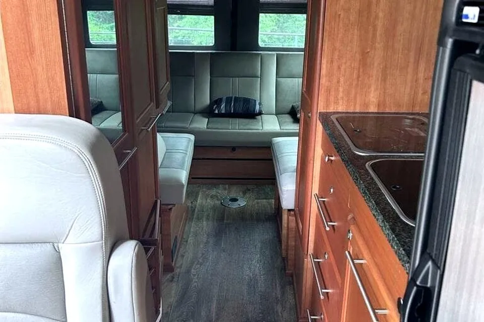 16-18mpg Fun, Premium M-BENZ Roadtrek CS Adventurous Class B