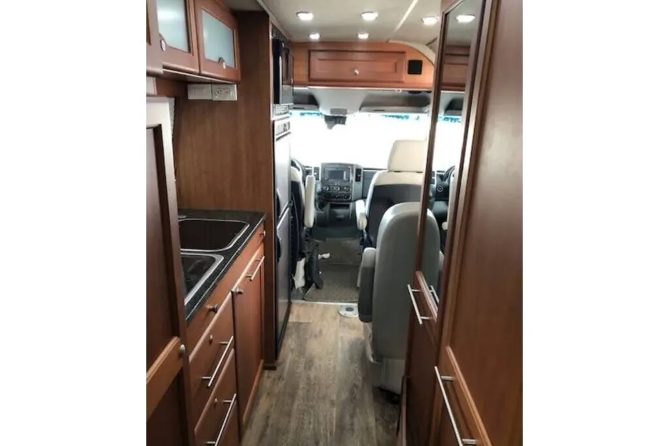 16-18mpg Fun, Premium M-BENZ Roadtrek CS Adventurous Class B
