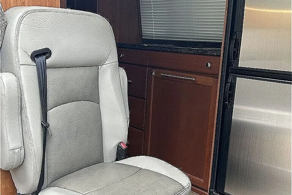 16-18mpg Fun, Premium M-BENZ Roadtrek CS Adventurous Class B