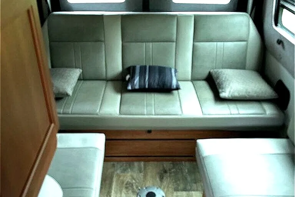 16-18mpg Fun, Premium M-BENZ Roadtrek CS Adventurous Class B