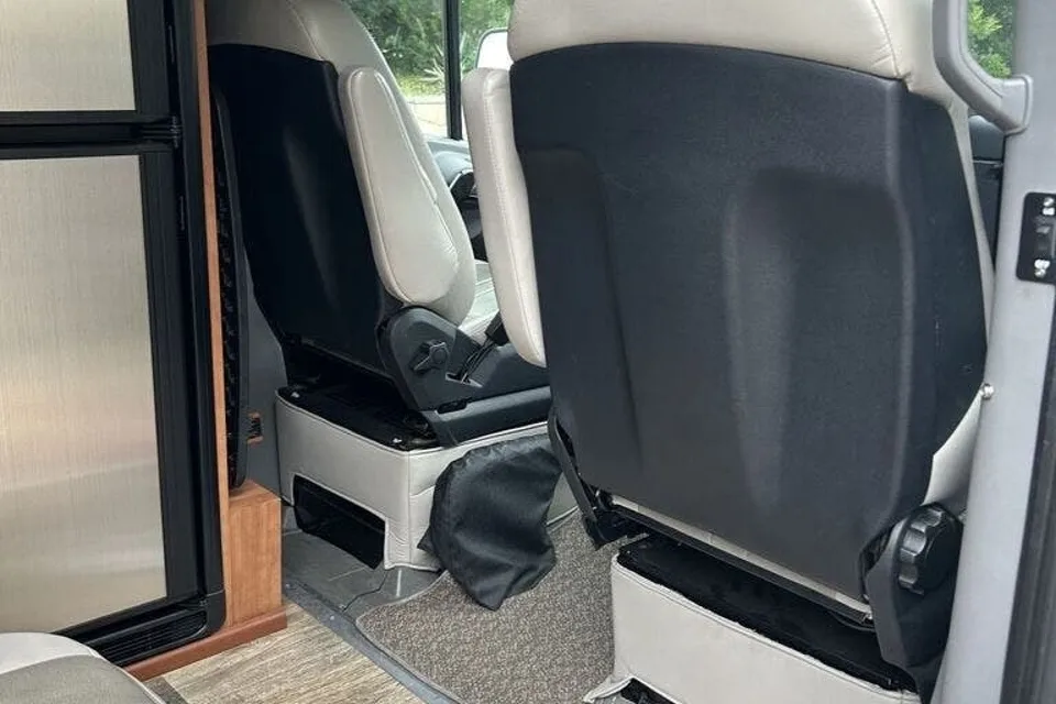 16-18mpg Fun, Premium M-BENZ Roadtrek CS Adventurous Class B
