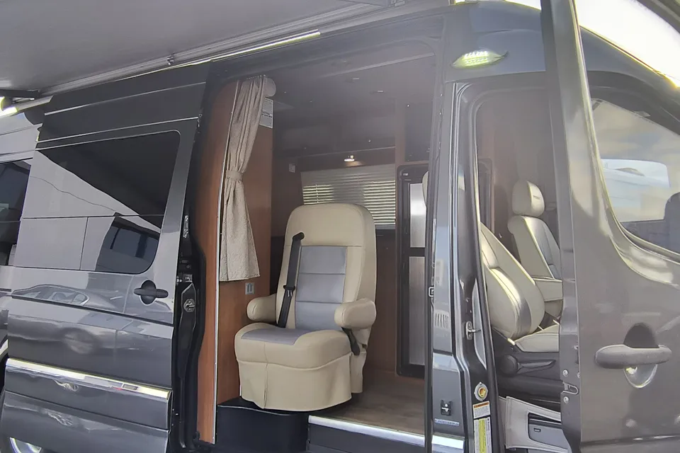 16-18mpg Fun, Premium M-BENZ Roadtrek CS Adventurous Class B