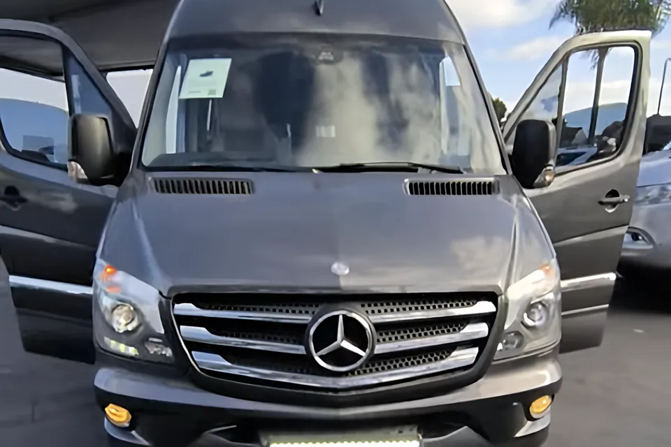 16-18mpg Fun, Premium M-BENZ Roadtrek CS Adventurous Class B