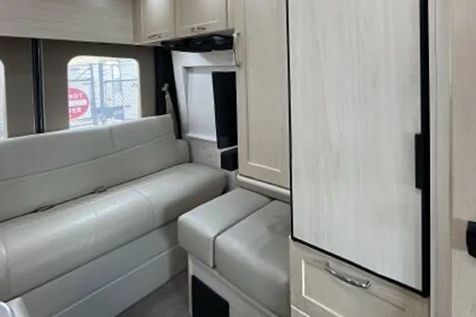 Selina's Pleasure-Way ONTOUR 2 Class B