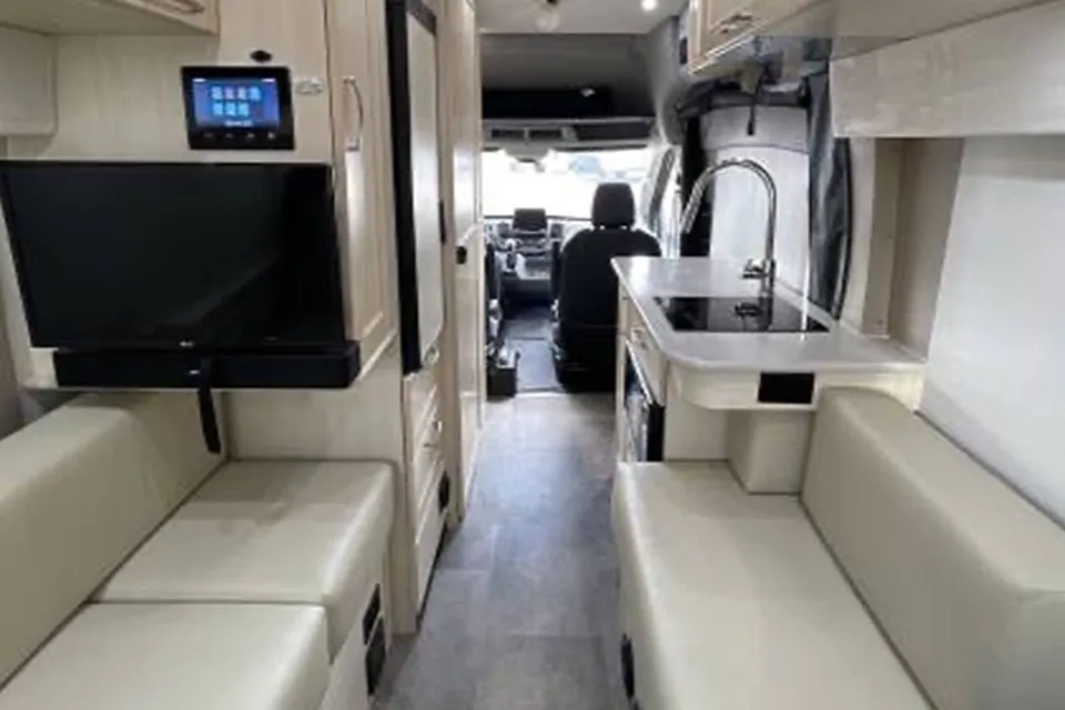 Selina's Pleasure-Way ONTOUR 2 Class B