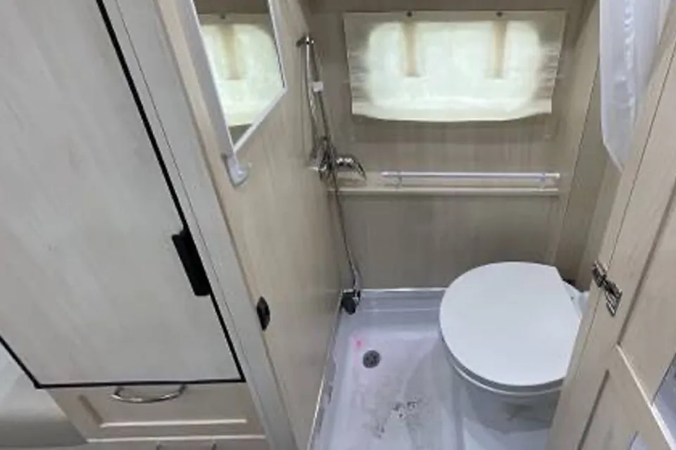 Selina's Pleasure-Way ONTOUR 2 Class B