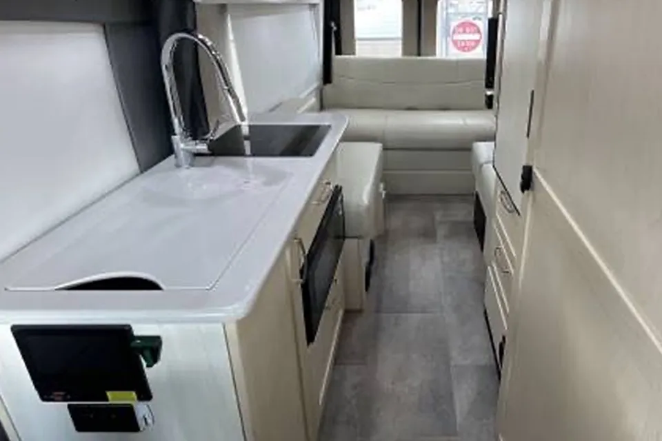 Selina's Pleasure-Way ONTOUR 2 Class B