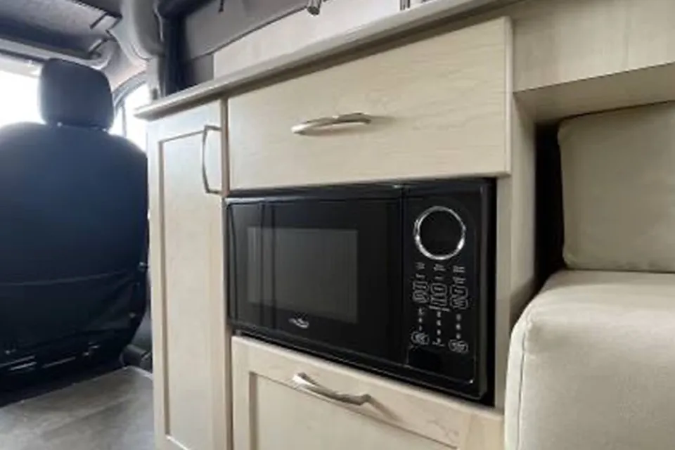 Selina's Pleasure-Way ONTOUR 2 Class B
